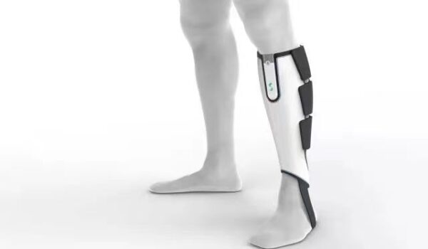 Smart compression socks for relaxing muscles and activating blood circulation舒筋活血智能压力袜